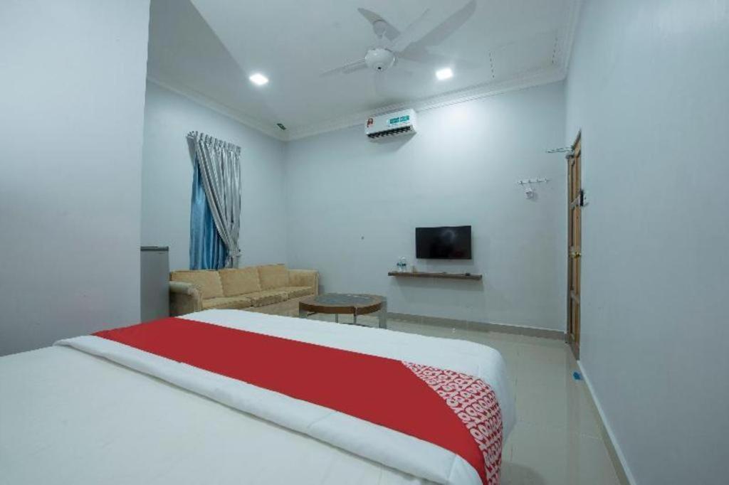 Oyo 90234 Sungai Rengit City Resort 2 Kampung Sungai Rengit Exterior foto