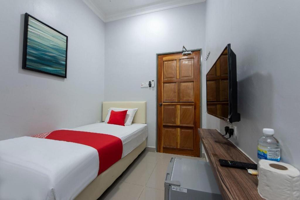 Oyo 90234 Sungai Rengit City Resort 2 Kampung Sungai Rengit Exterior foto